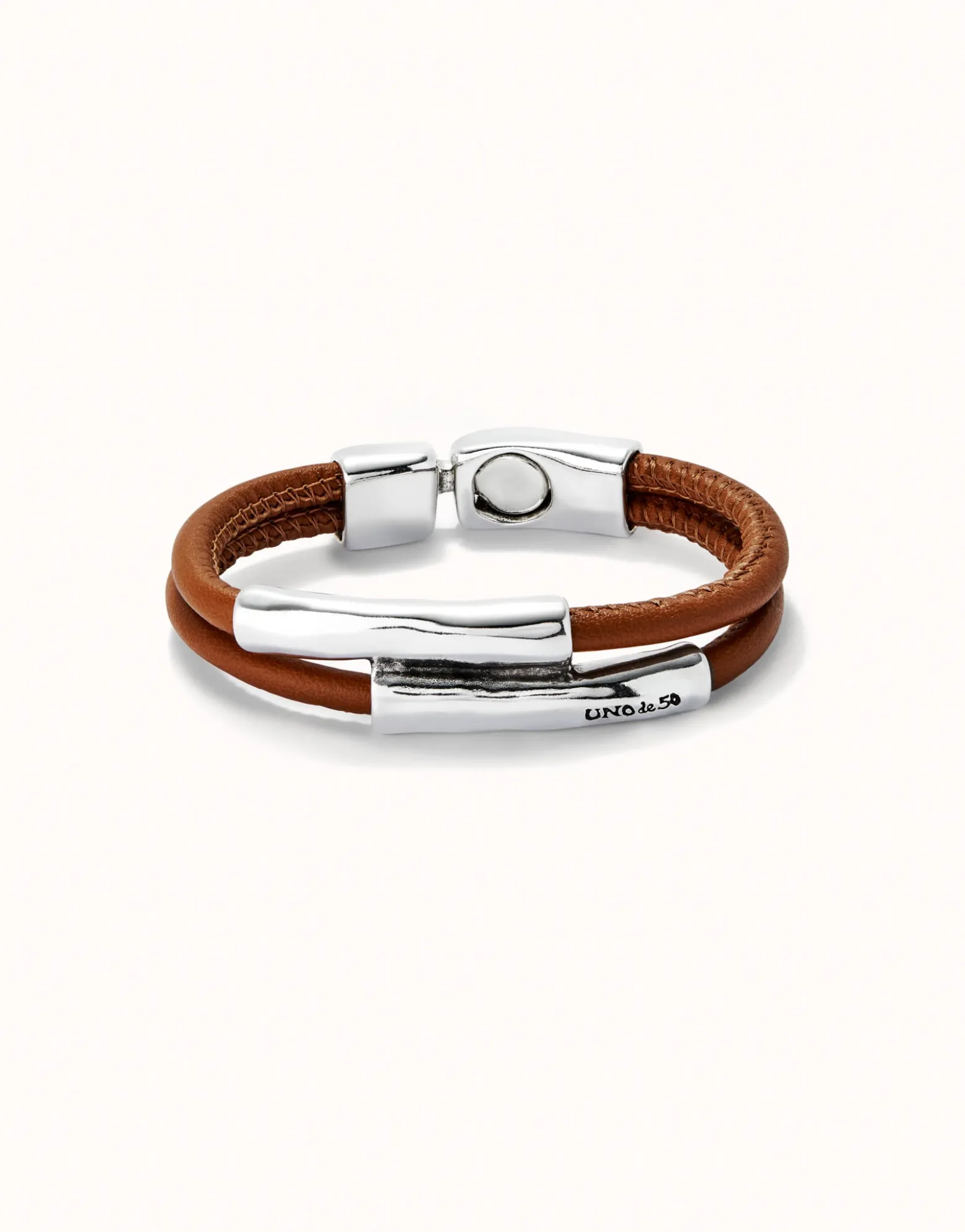 Pulsera doble cuero camel con dos tubos bañada en plata de ley