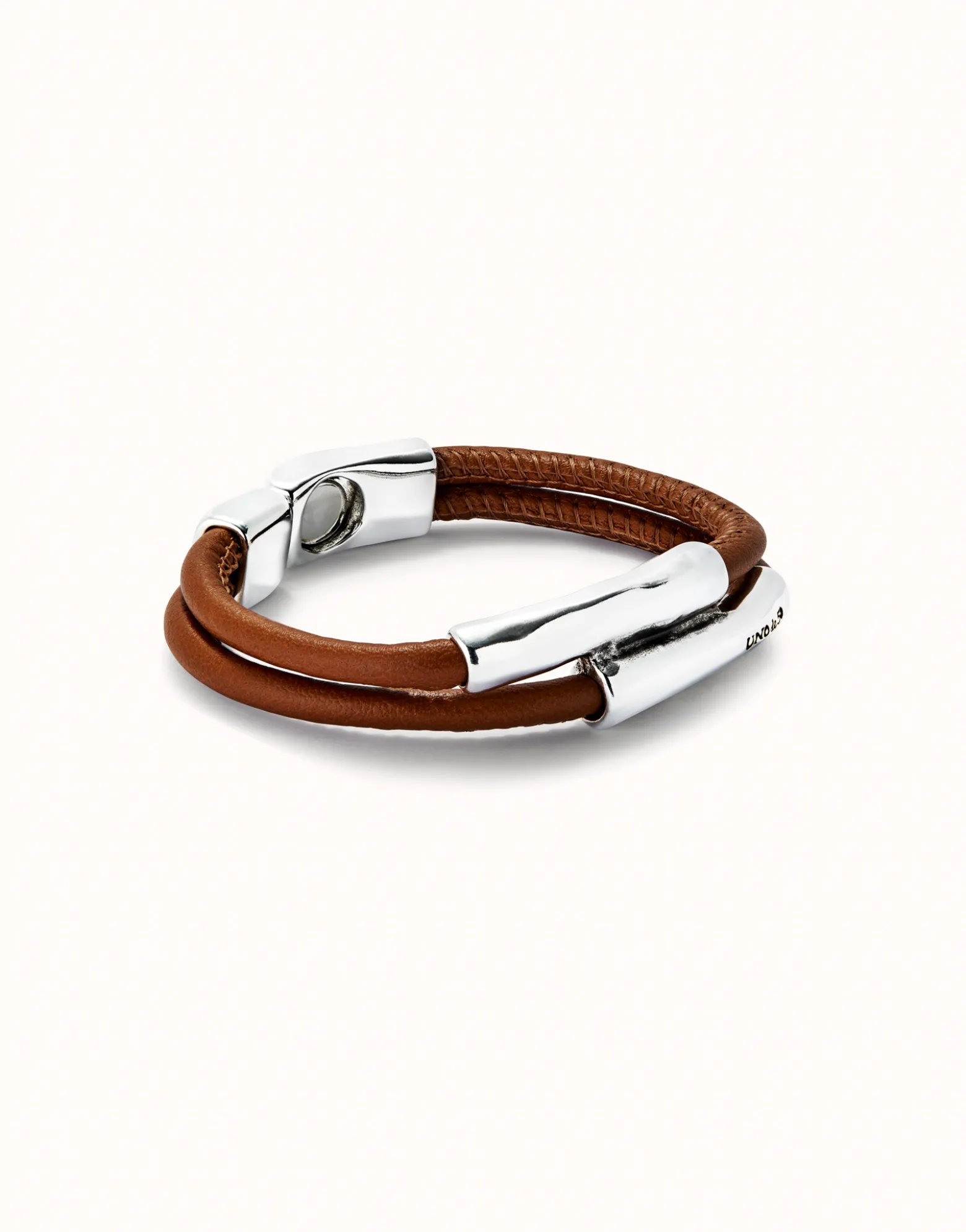 Pulsera doble cuero camel con dos tubos bañada en plata de ley