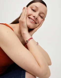 Pulsera doble de cuero lila con ojo bañado en plata de ley