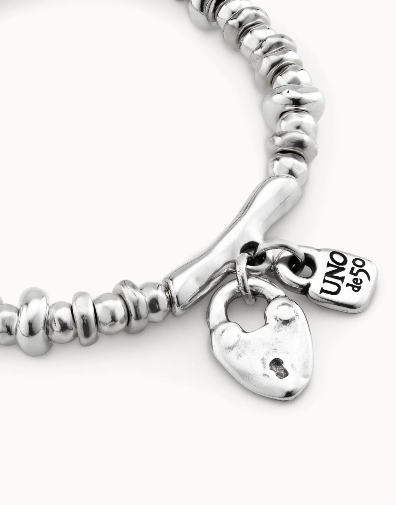 Pulsera elástica bañada en plata de ley con candado corazón