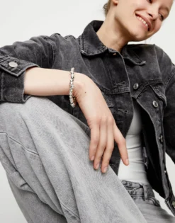 Pulsera elástica con cuentas bañadas en plata