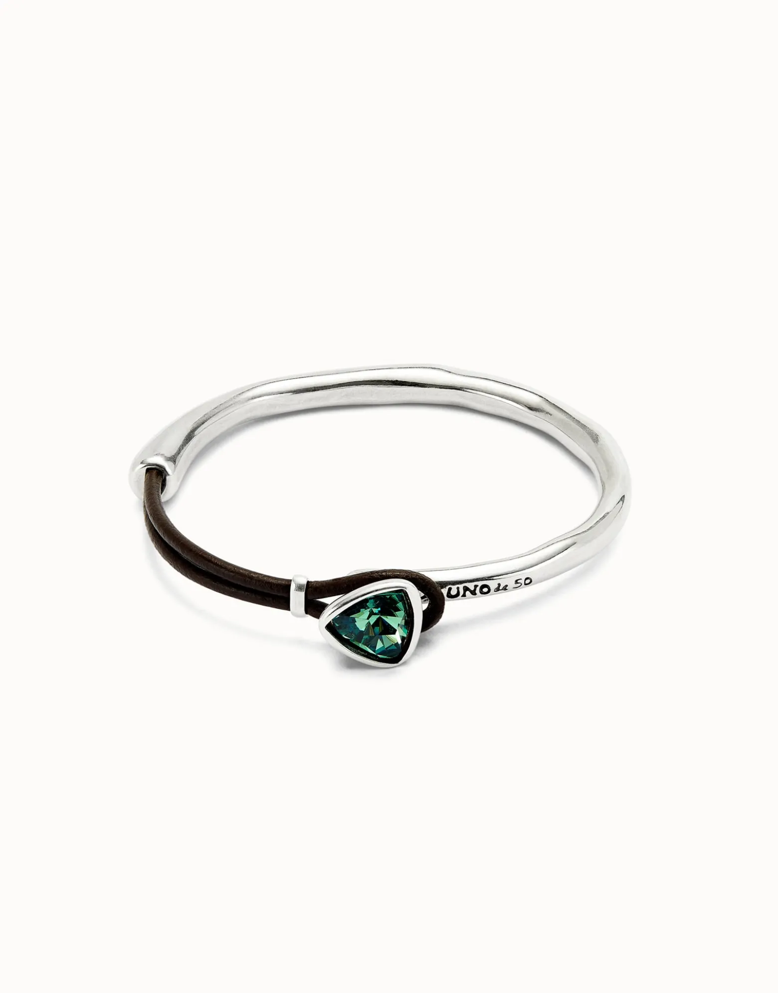 Pulsera fina bañada en plata de ley con cuero y cristal facetado verde