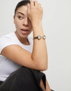Pulsera gruesa bañada en oro de 18k con dos cristales facetados multicolor