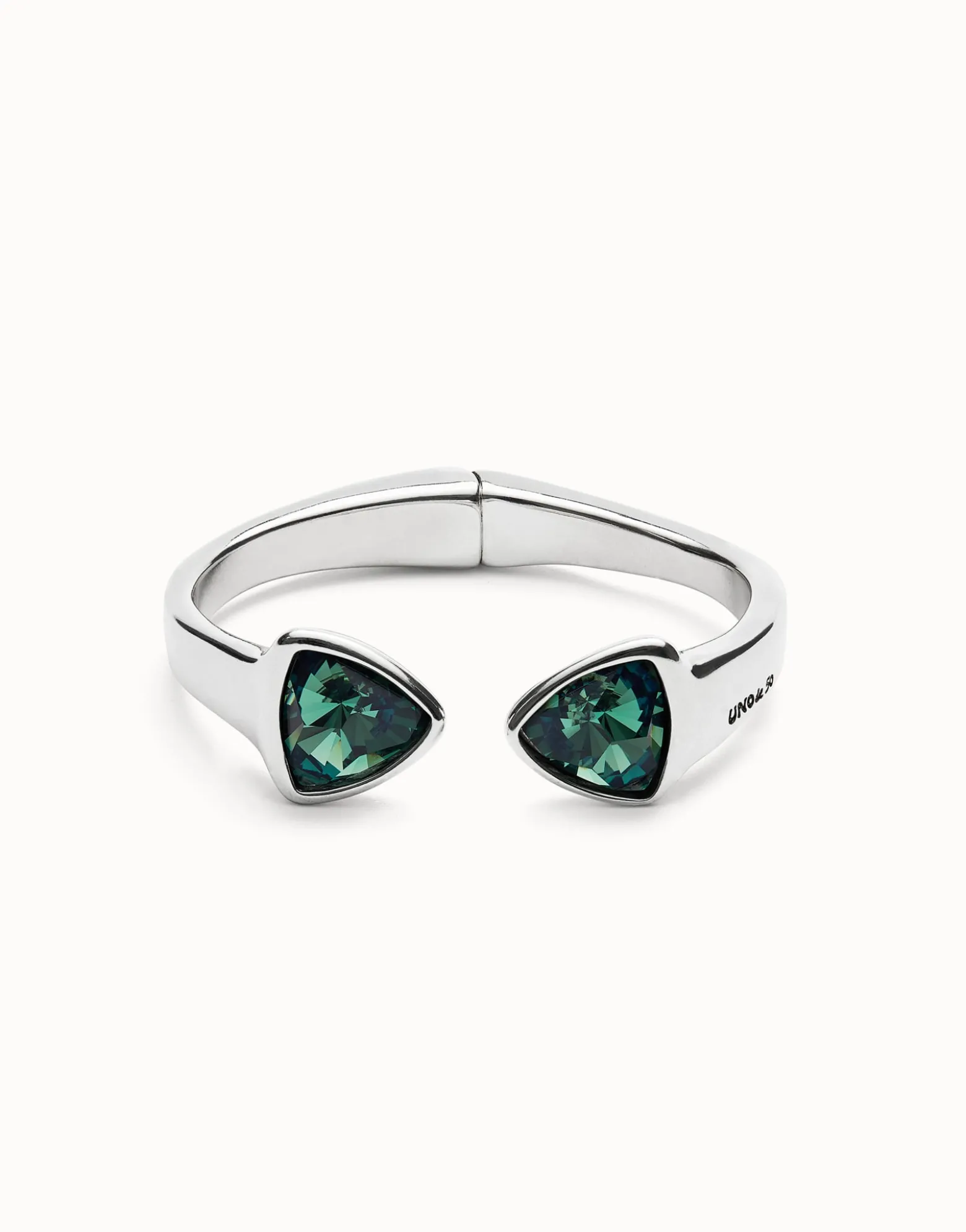 Pulsera gruesa bañada en plata de ley con dos cristales facetados verdes