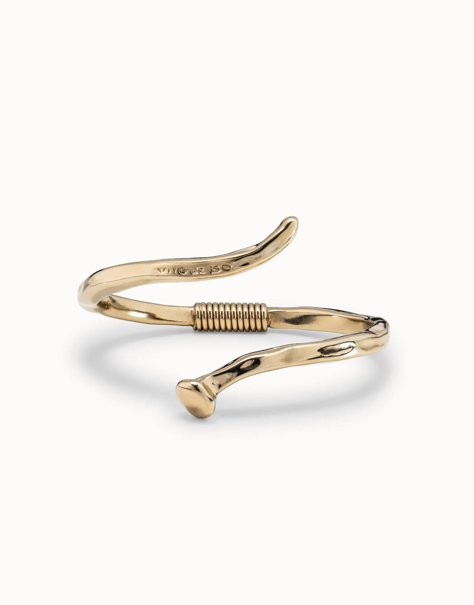 Pulsera rígida bañada en oro estilo orgánico