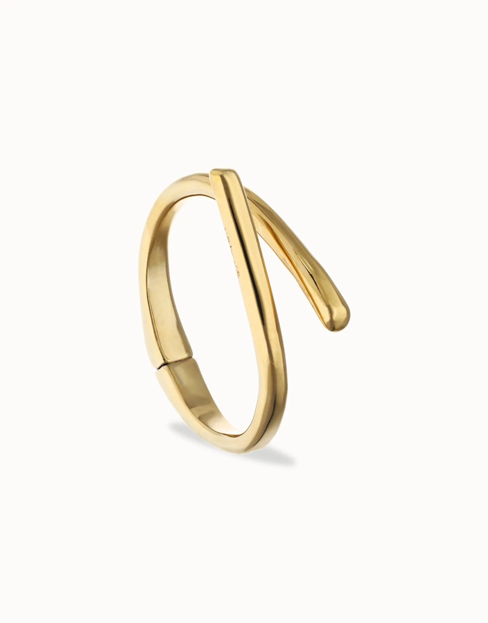 Pulsera rígida bañada en oro 18k con formas orgánicas entrelazadas