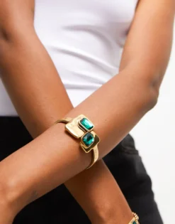 Pulsera rígida bañada en oro 18k con cristales verdes