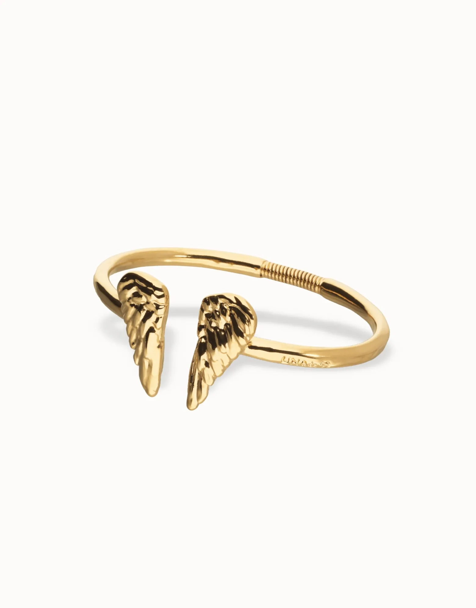 Pulsera rígida bañada en oro 18k con detalle de alas