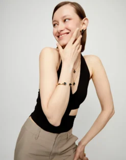 Pulsera rígida bañada en oro 18k con dos cristales facetados ovalados negros