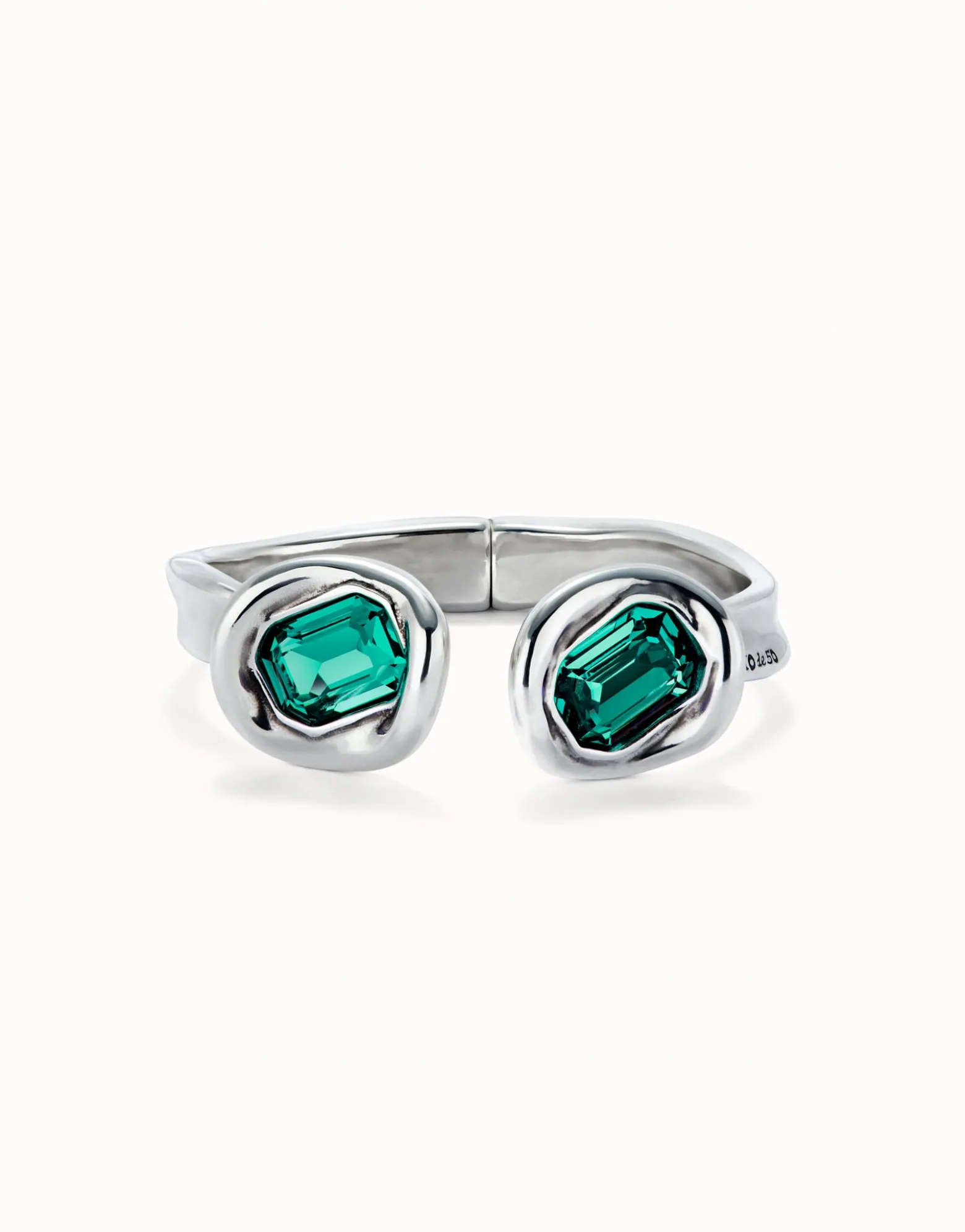 Pulsera rígida bañada en plata de ley y dos cristales verdes