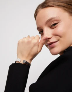 Pulsera rígida bañada en plata de ley acabado liso y forma cuadrada
