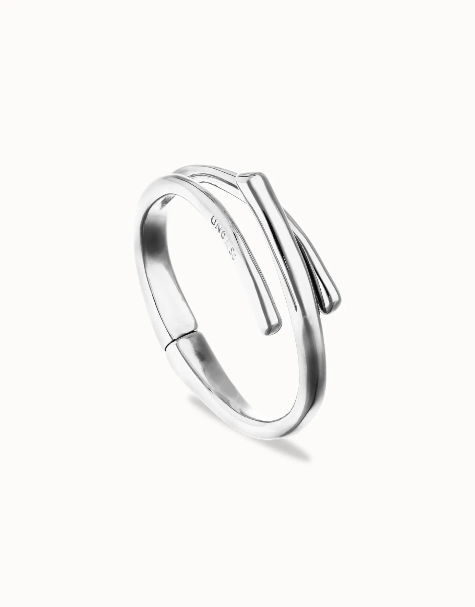 Pulsera rígida bañada en plata de ley con tres formas orgánicas entrelazadas