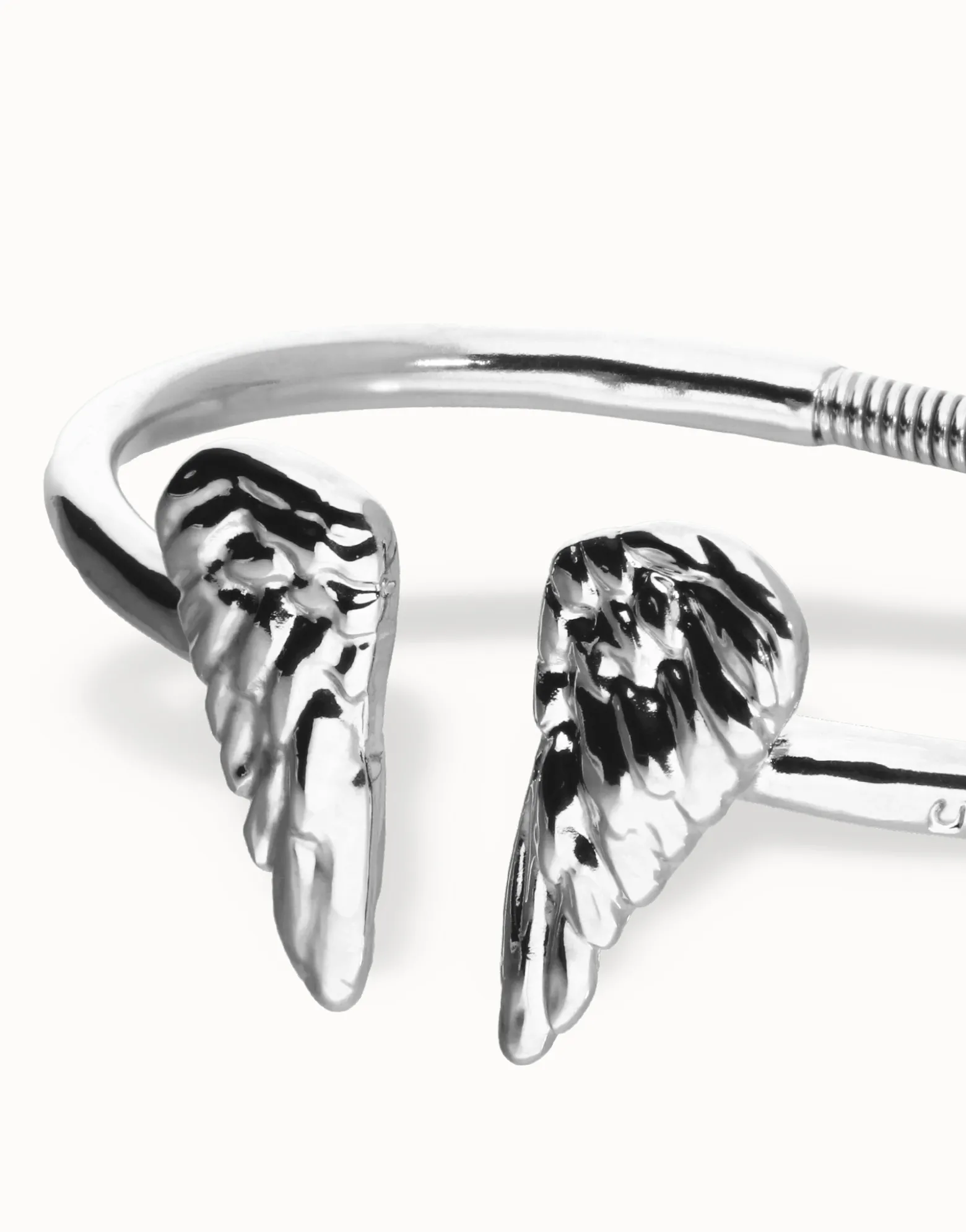 Pulsera rígida bañada en plata de ley con detalle de alas