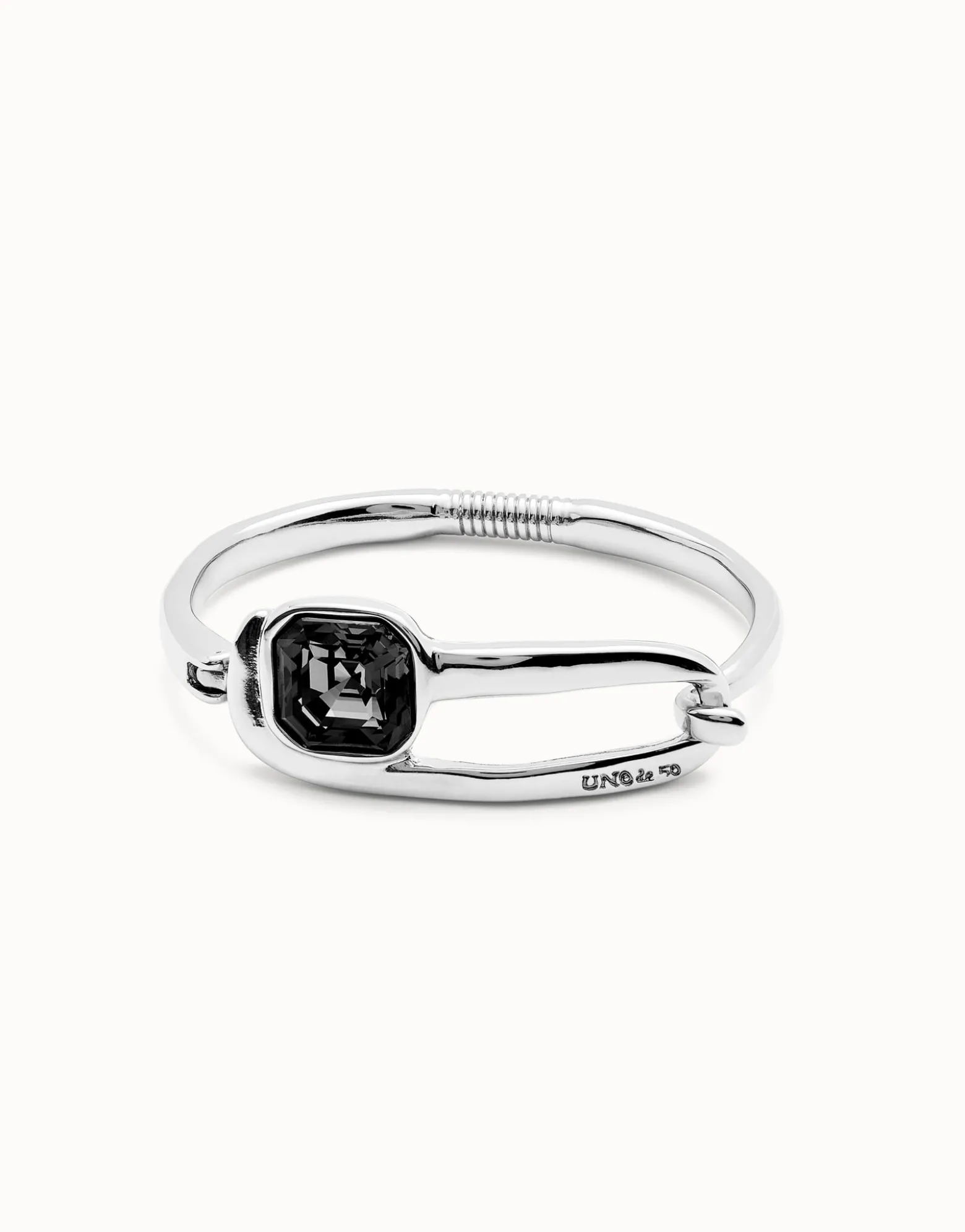 Pulsera rígida bañada en plata de ley con cristal facetado negro