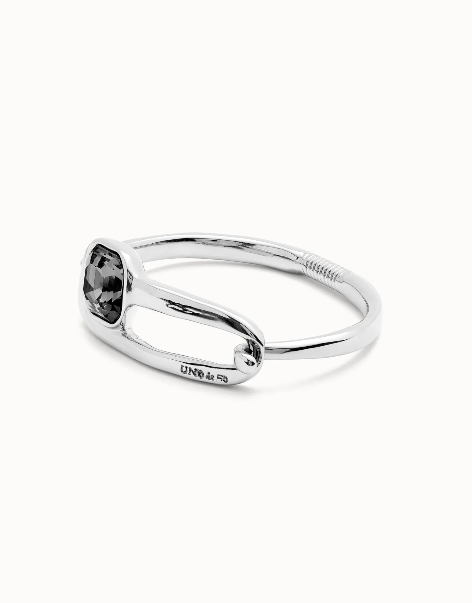 Pulsera rígida bañada en plata de ley con cristal facetado negro