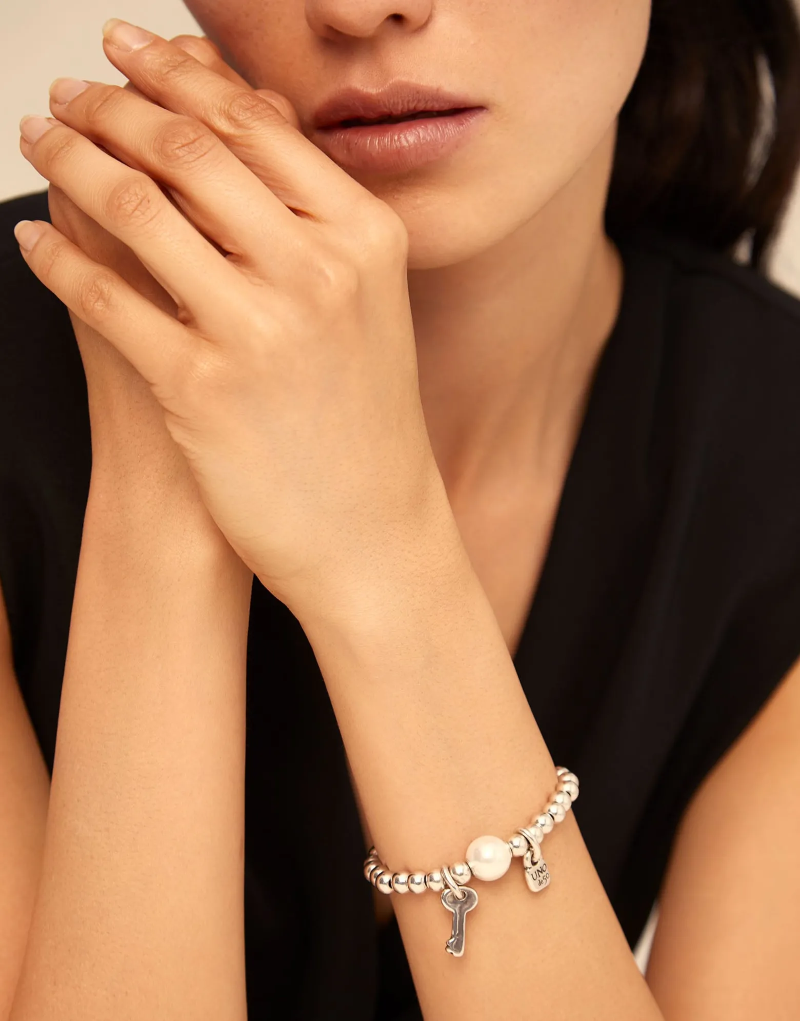 Pulsera rígida bañado en plata de ley con perla mujer