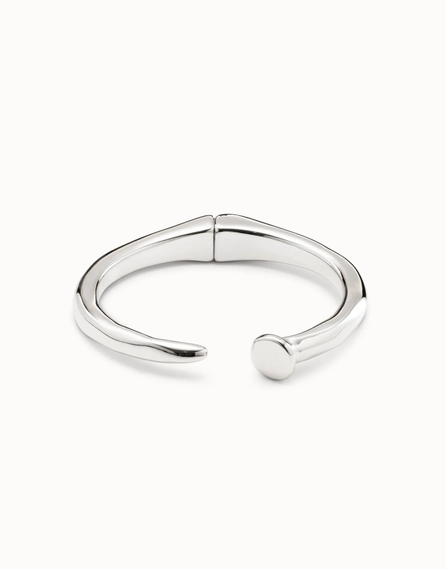 Pulsera rígida en plata de ley con forma de clavo
