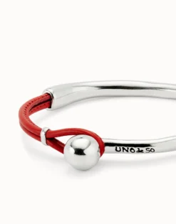 Pulsera semirígida bañada en plata de ley con cuero de color coral